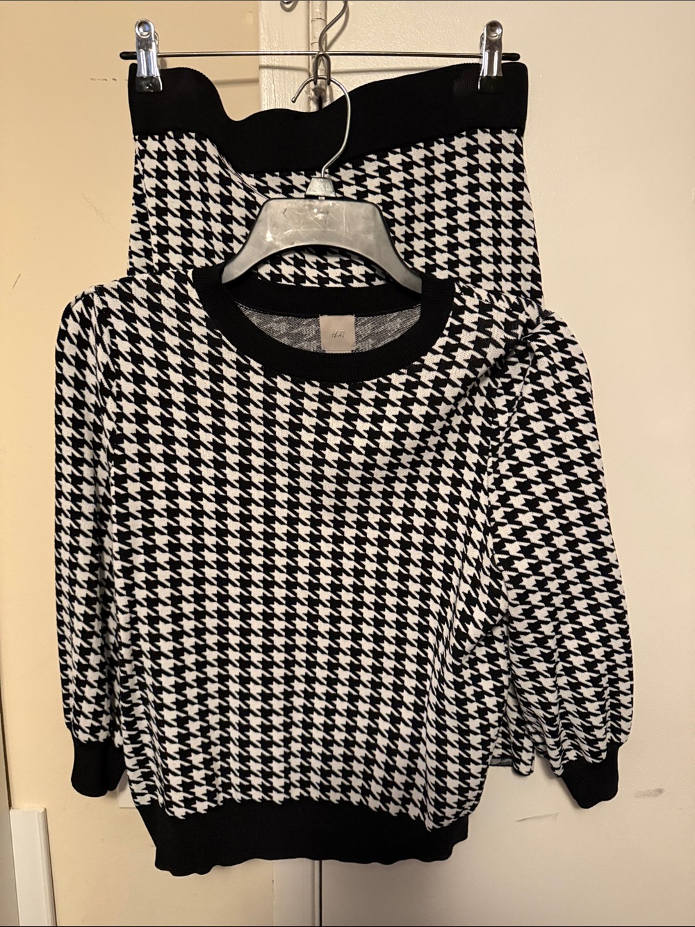 H&M Black & White Houndstooth Crewneck Sweater Set